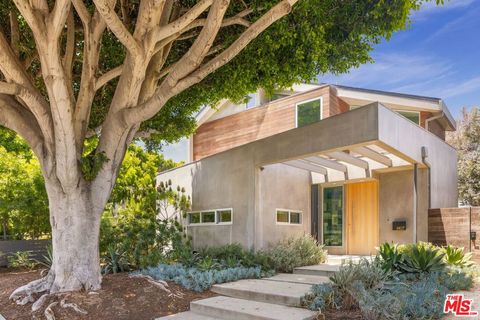 Photo of 1407 Oak Street, Santa Monica, CA 90405 (MLS # 26837309)