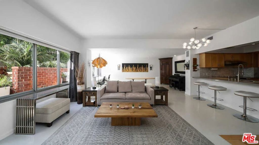 Photo of 7135 Hollywood Boulevard #103, Los Angeles, CA 90046 (MLS # 25614869)