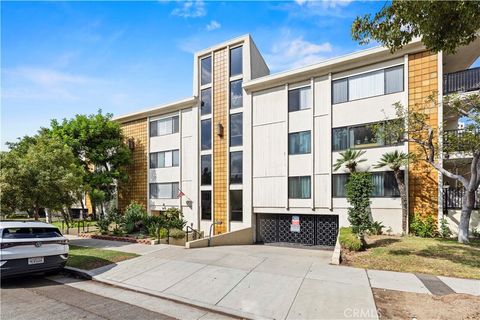 Photo of 515 N Kenwood St #112, Glendale, CA 91206 (MLS # GD25248687)