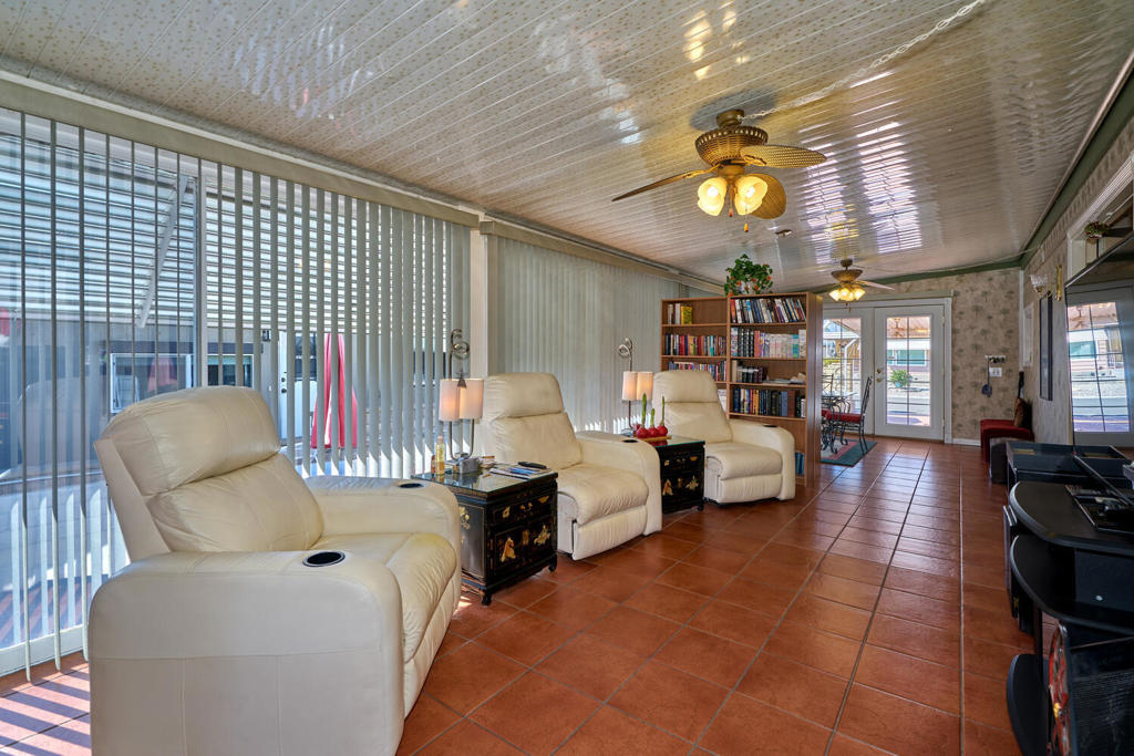 Tri Palm Estates - Manufactured In Park