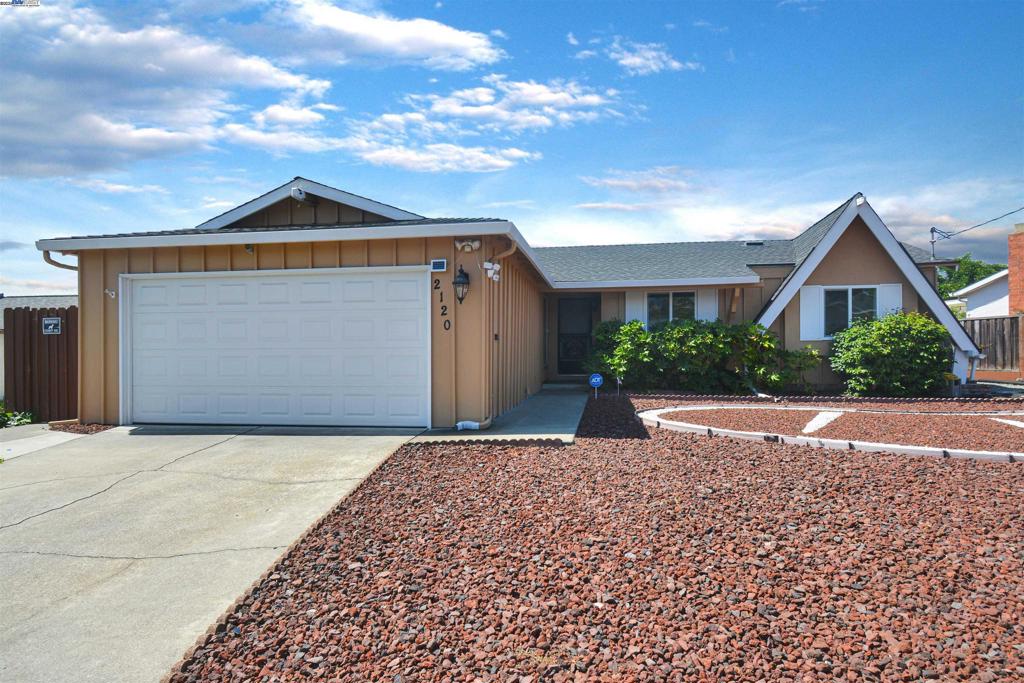 3 Bedroom / 2 Bath - 1,336sqft home with spacious front & back yard! Close access to the freeway and Hidden Valley Elementary School/Park. Only a short drive to the Sun Valley Mall!