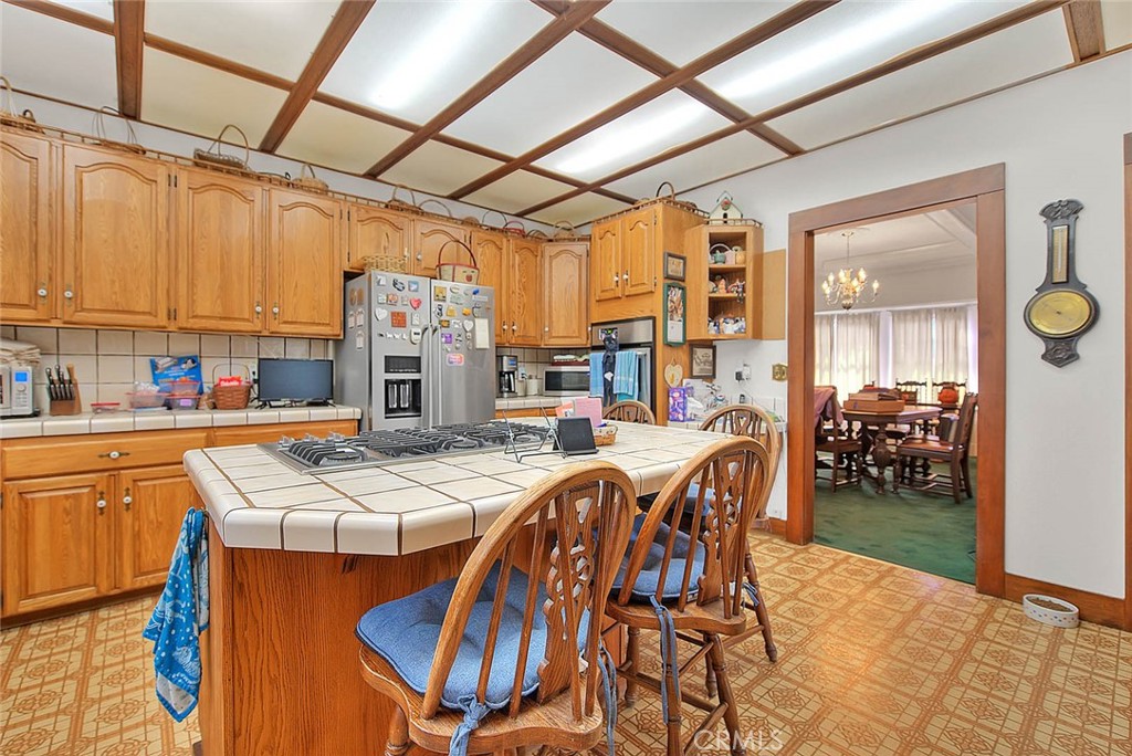 477 W Center