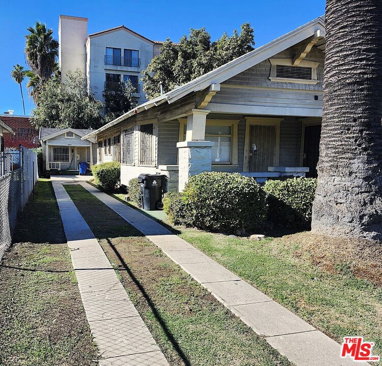 4305 S Flower Street