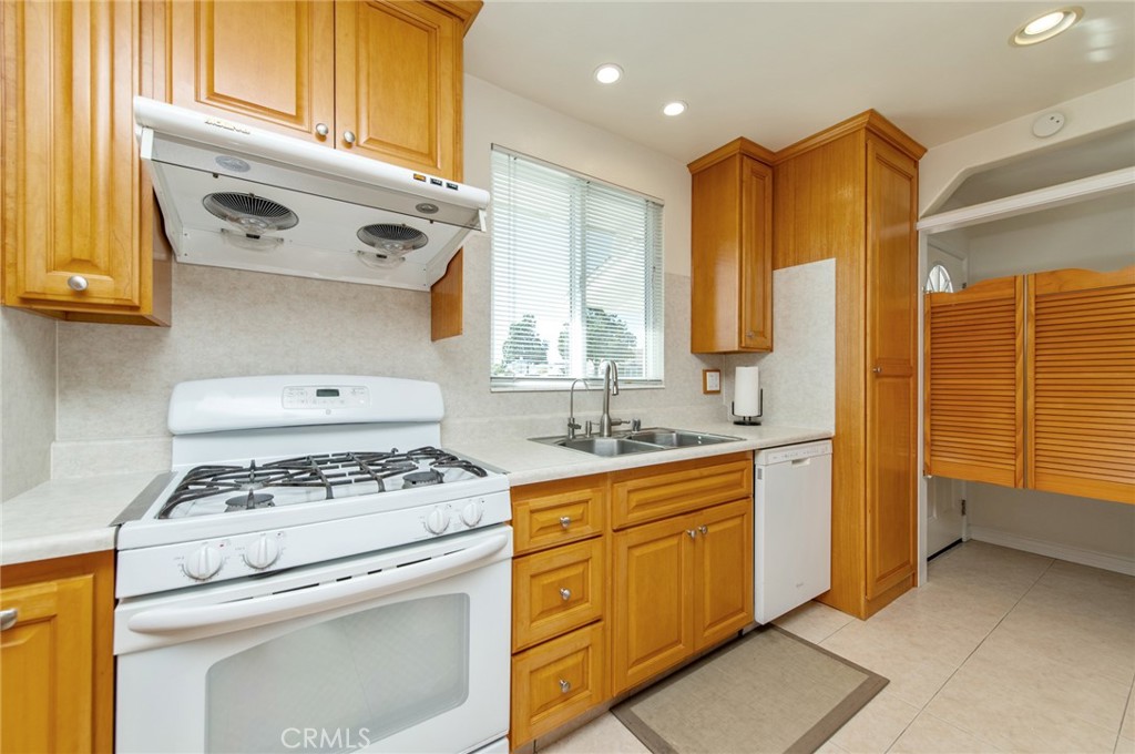 unknown - Residential Lease