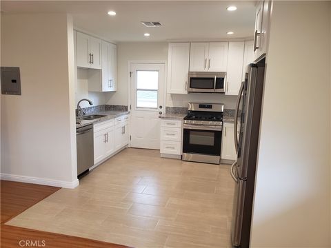 Photo of 2515 Foothill Blvd, La Crescenta, CA 91214 (MLS # GD25250709) Photo of 2515 Foothill Blvd, La Crescenta, CA 91214 (MLS # GD25250709)