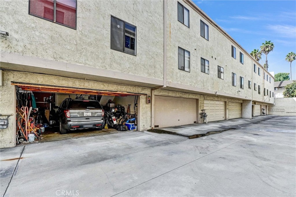 19451 Sherman Way 504