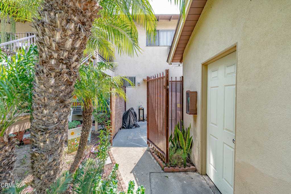 10525 Downey Avenue