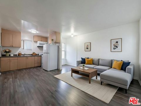 Photo of 1211 W 28th Street #10, Los Angeles, CA 90007 (MLS # 26827289)