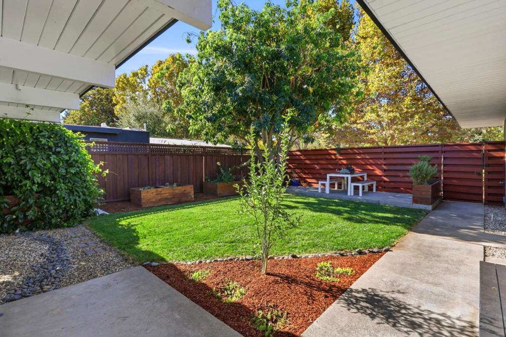 2282 Fairglen