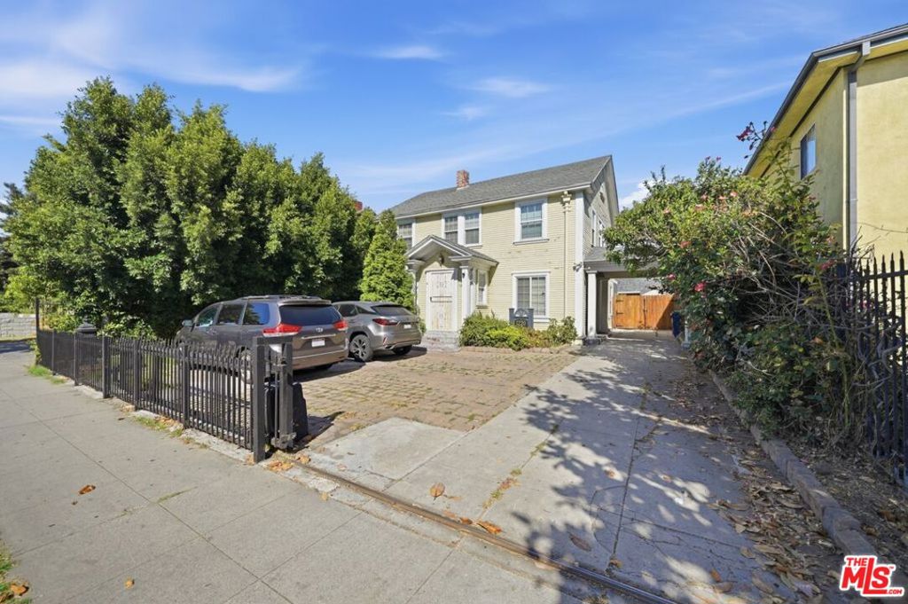 Photo of 1220 Crenshaw Boulevard, Los Angeles, CA 90019 (MLS # 26840201)