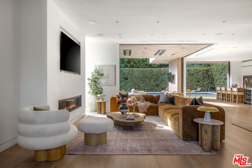 Photo of 1845 Coldwater Canyon Drive, Beverly Hills, CA 90210 (MLS # 26650969)