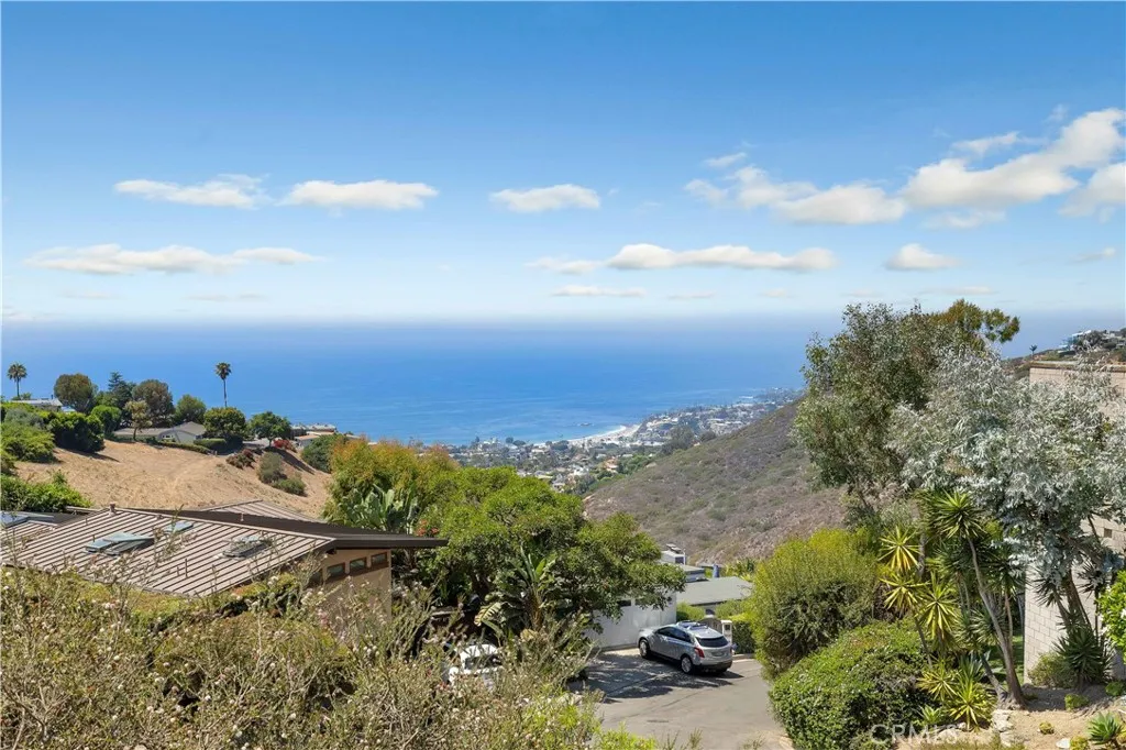 Laguna Beach, California 92651, United States, 4 Bedrooms Bedrooms, ,3 BathroomsBathrooms,Residential,Active,199995