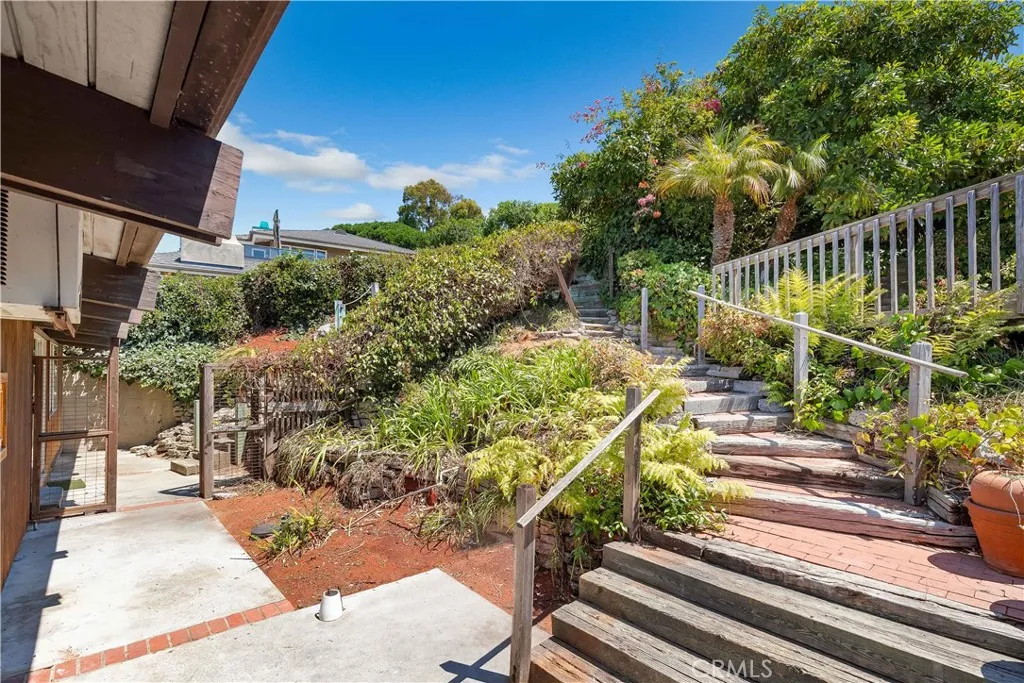 Laguna Beach, California 92651, United States, 4 Bedrooms Bedrooms, ,3 BathroomsBathrooms,Residential,Active,199995