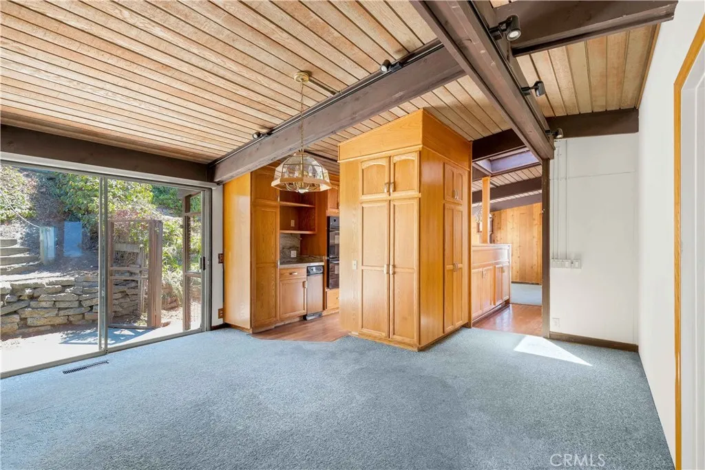 Laguna Beach, California 92651, United States, 4 Bedrooms Bedrooms, ,3 BathroomsBathrooms,Residential,Active,199995