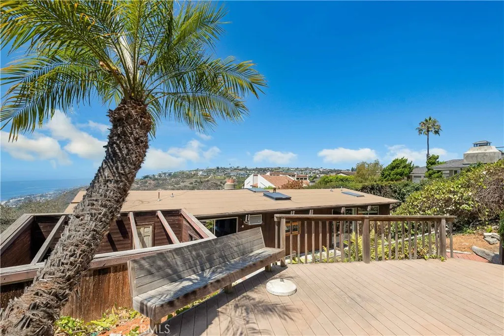Laguna Beach, California 92651, United States, 4 Bedrooms Bedrooms, ,3 BathroomsBathrooms,Residential,Active,199995