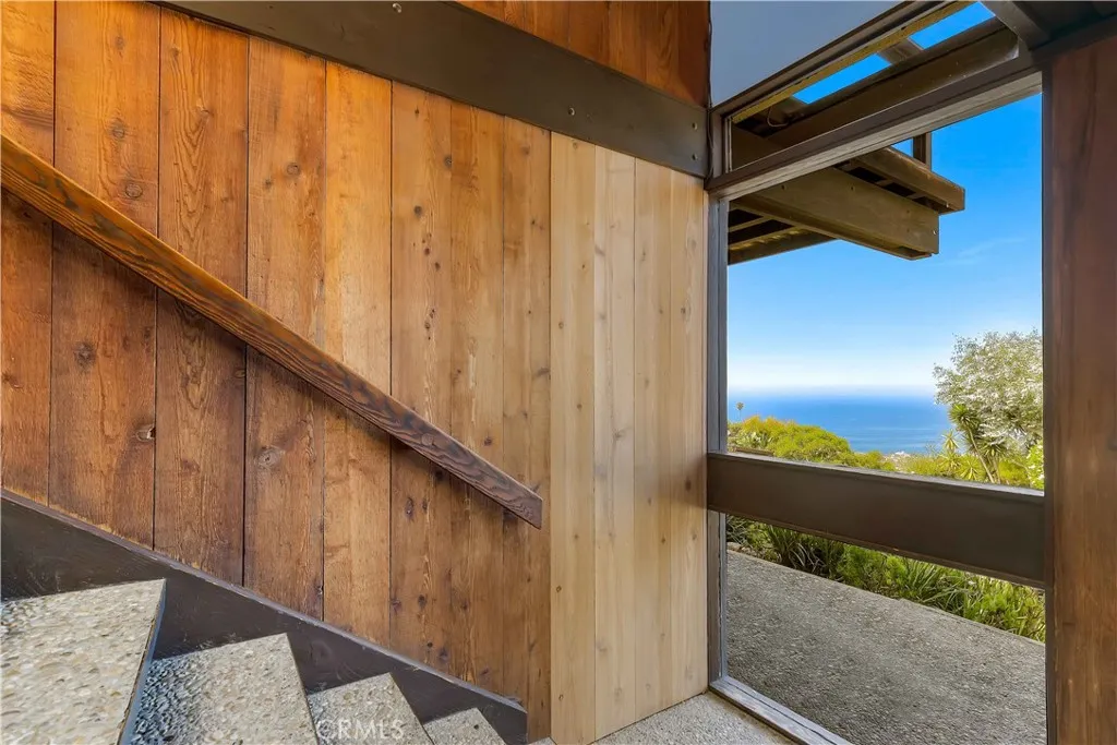 Laguna Beach, California 92651, United States, 4 Bedrooms Bedrooms, ,3 BathroomsBathrooms,Residential,Active,199995