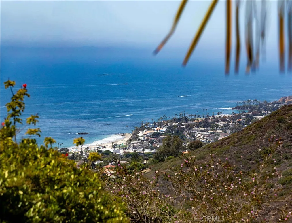 Laguna Beach, California 92651, United States, 4 Bedrooms Bedrooms, ,3 BathroomsBathrooms,Residential,Active,199995