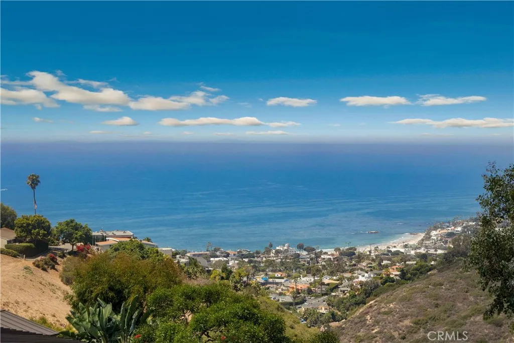 Laguna Beach, California 92651, United States, 4 Bedrooms Bedrooms, ,3 BathroomsBathrooms,Residential,Active,199995