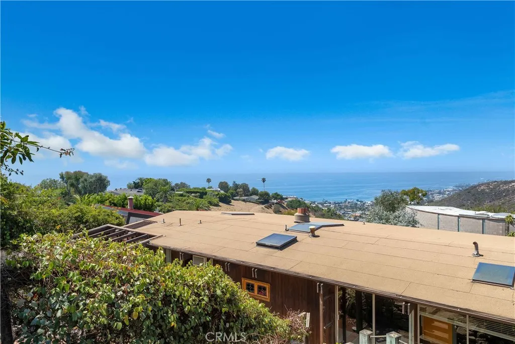 Laguna Beach, California 92651, United States, 4 Bedrooms Bedrooms, ,3 BathroomsBathrooms,Residential,Active,199995