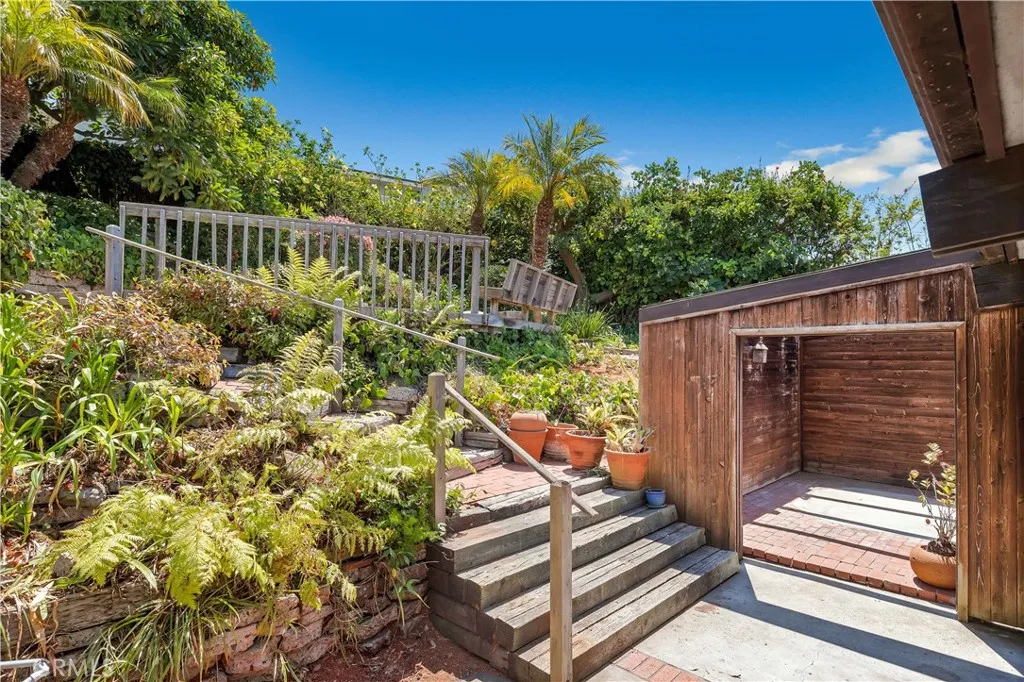 Laguna Beach, California 92651, United States, 4 Bedrooms Bedrooms, ,3 BathroomsBathrooms,Residential,Active,199995