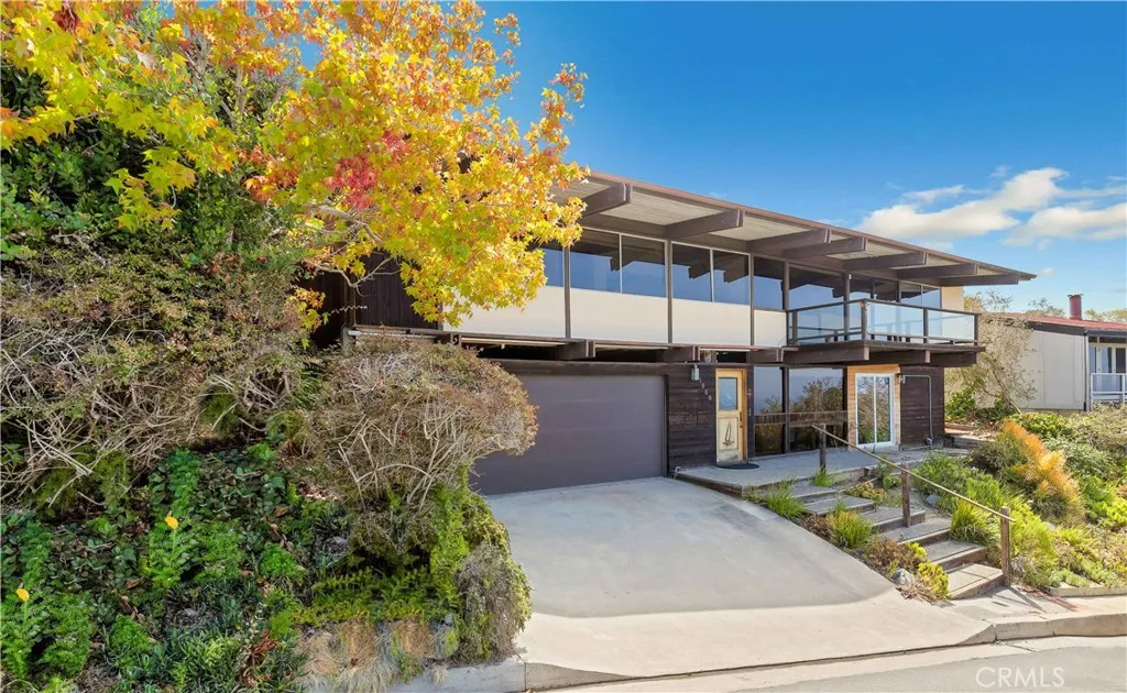 Laguna Beach, California 92651, United States, 4 Bedrooms Bedrooms, ,3 BathroomsBathrooms,Residential,Active,199995