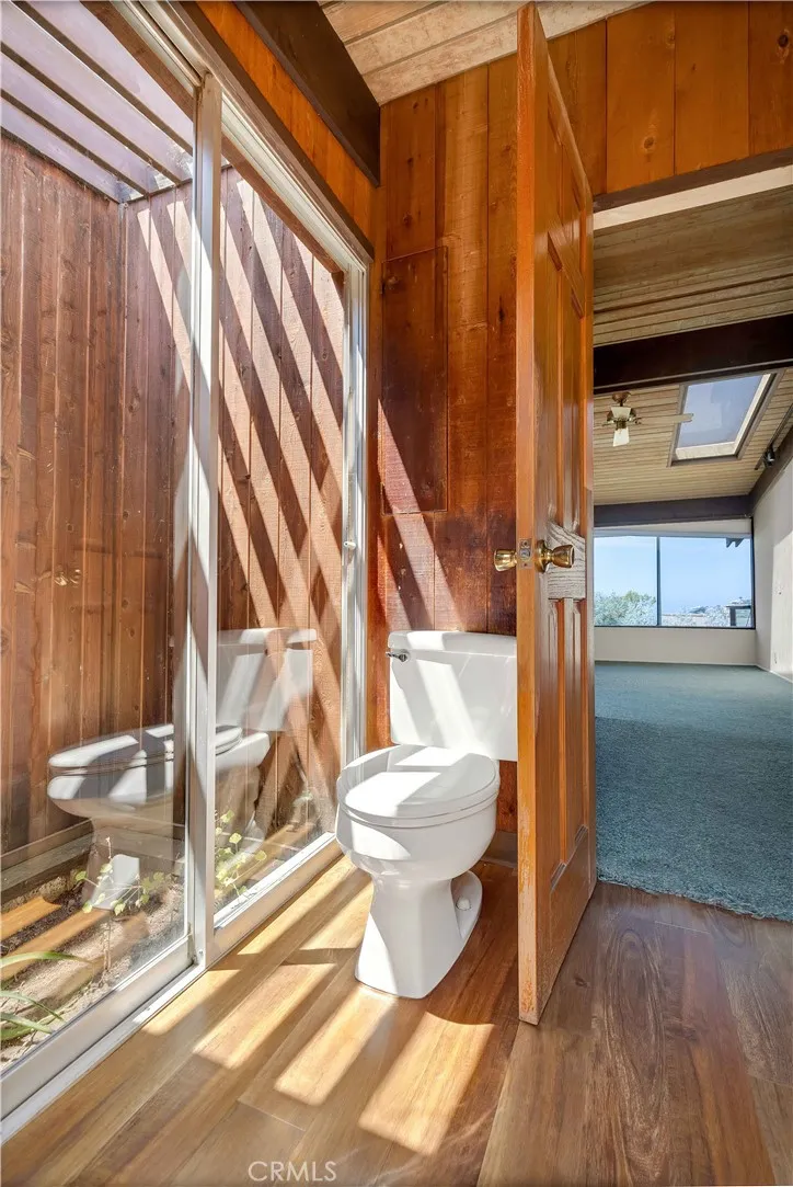 Laguna Beach, California 92651, United States, 4 Bedrooms Bedrooms, ,3 BathroomsBathrooms,Residential,Active,199995