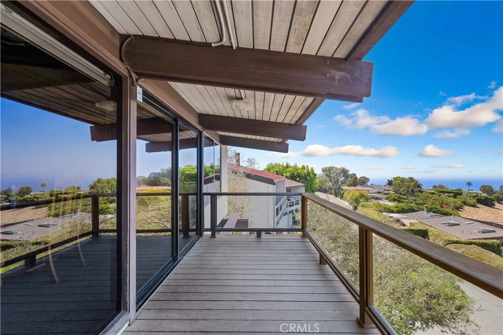 Laguna Beach, California 92651, United States, 4 Bedrooms Bedrooms, ,3 BathroomsBathrooms,Residential,Active,199995