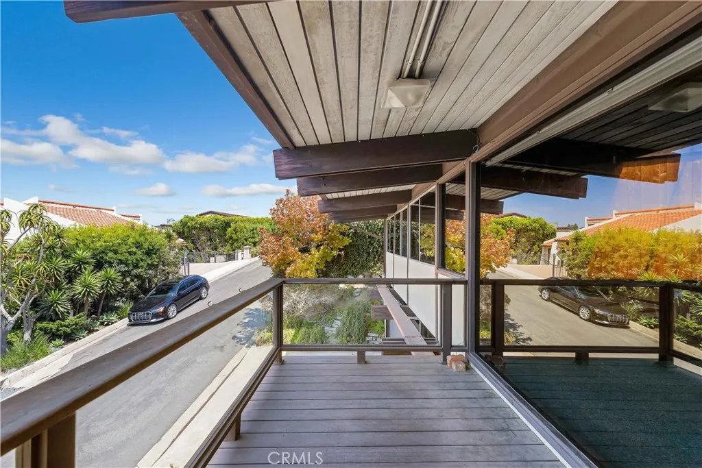 Laguna Beach, California 92651, United States, 4 Bedrooms Bedrooms, ,3 BathroomsBathrooms,Residential,Active,199995