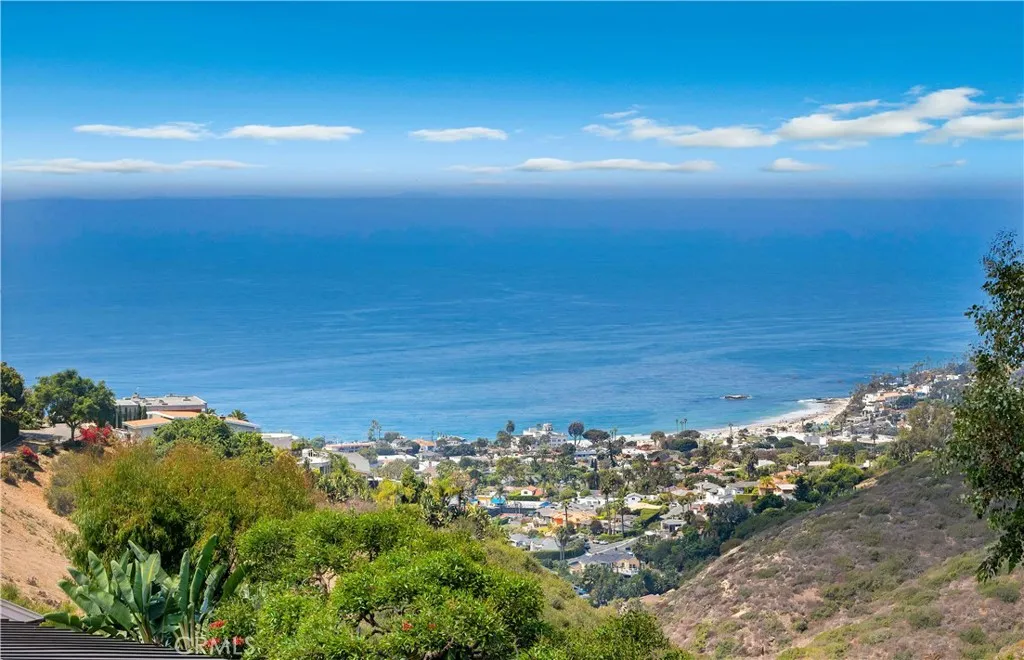 Laguna Beach, California 92651, United States, 4 Bedrooms Bedrooms, ,3 BathroomsBathrooms,Residential,Active,199995