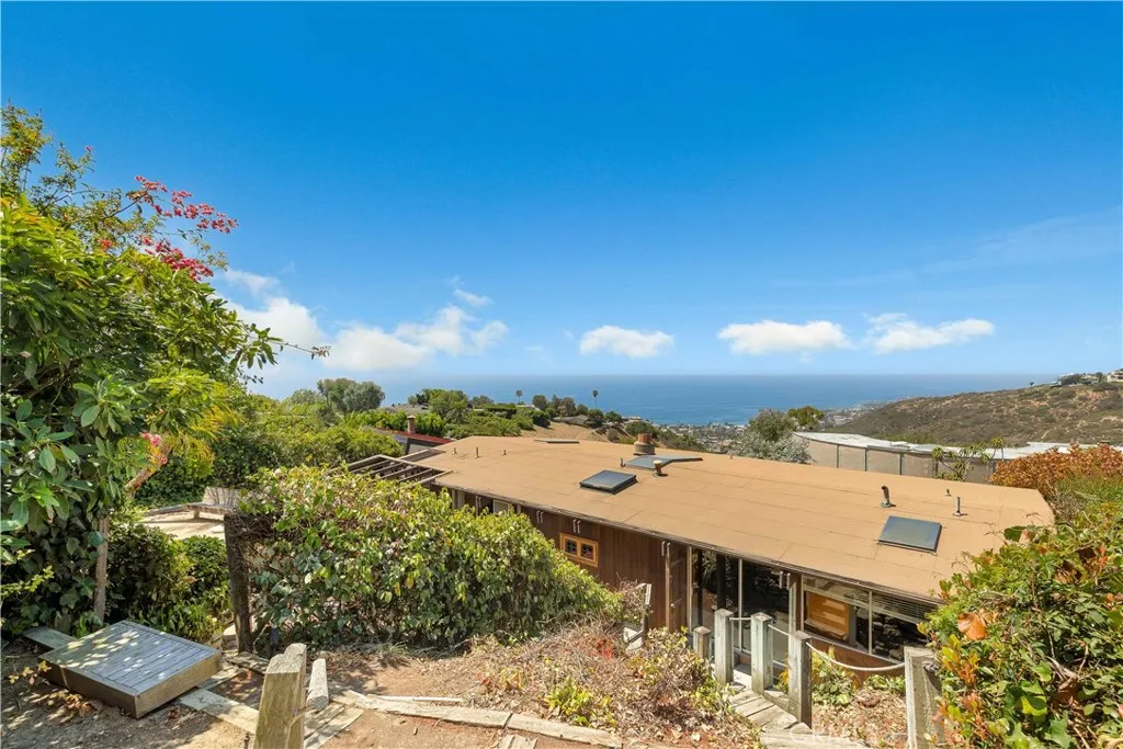 Laguna Beach, California 92651, United States, 4 Bedrooms Bedrooms, ,3 BathroomsBathrooms,Residential,Active,199995