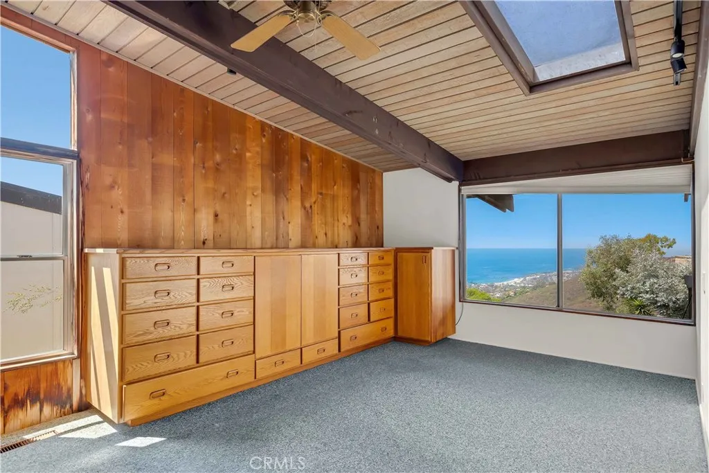 Laguna Beach, California 92651, United States, 4 Bedrooms Bedrooms, ,3 BathroomsBathrooms,Residential,Active,199995