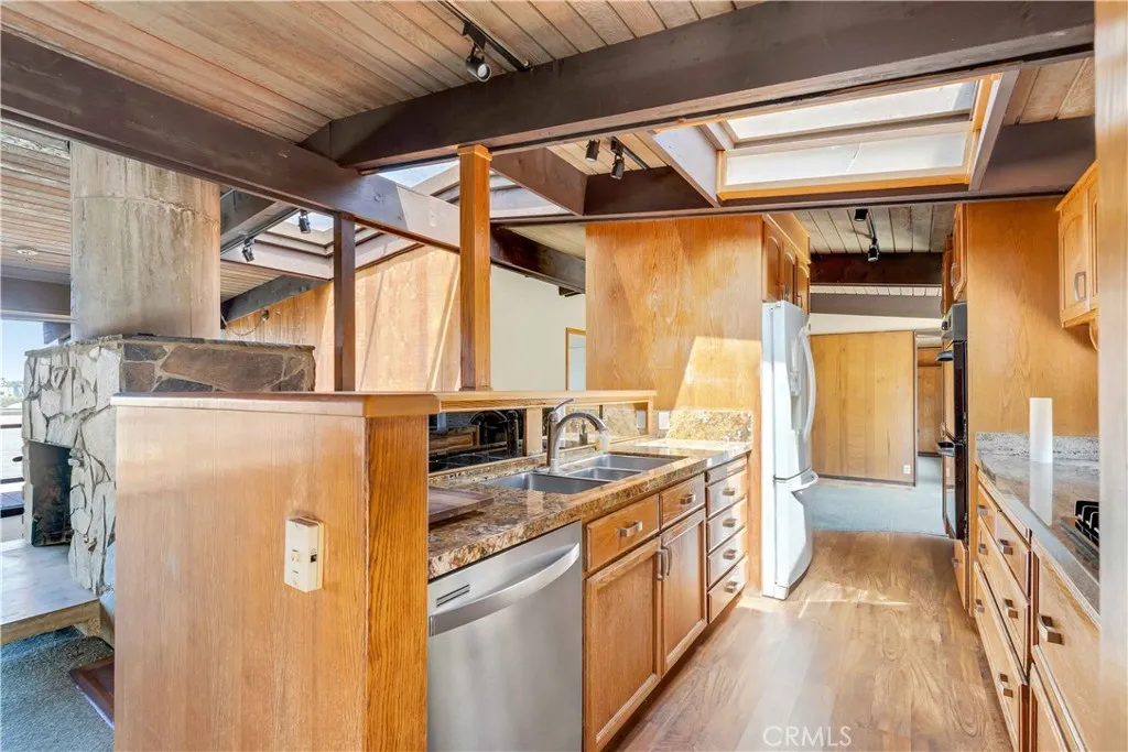 Laguna Beach, California 92651, United States, 4 Bedrooms Bedrooms, ,3 BathroomsBathrooms,Residential,Active,199995