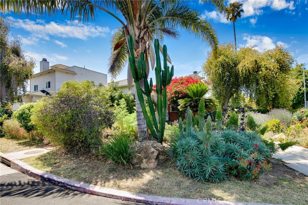 2759 S Barrington Avenue, Los Angeles CA 90064