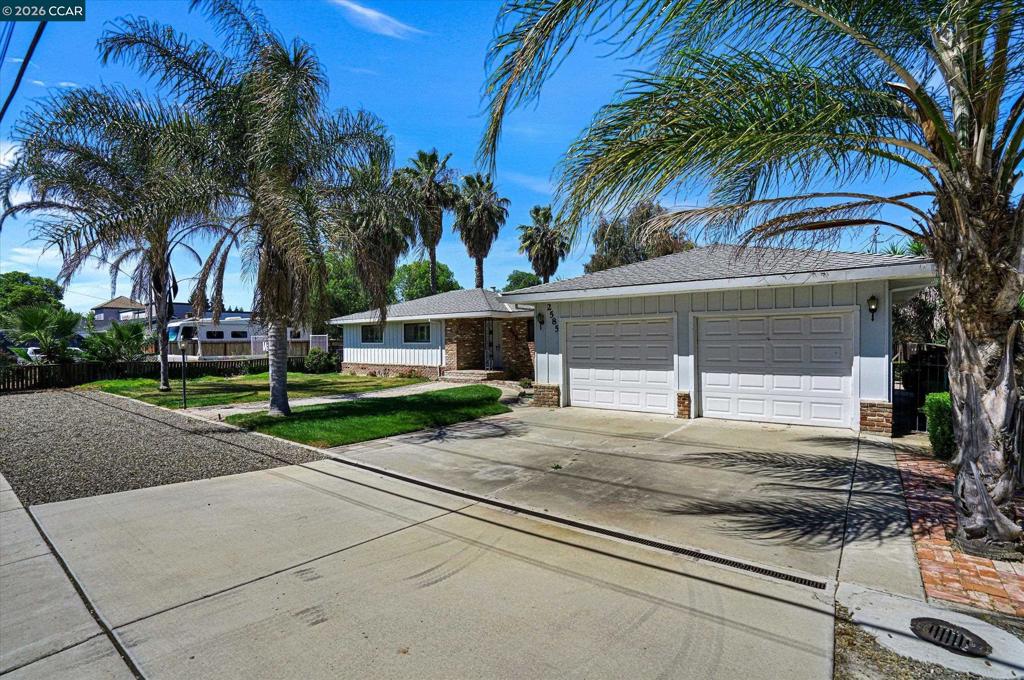 2585 S Macarthur Dr