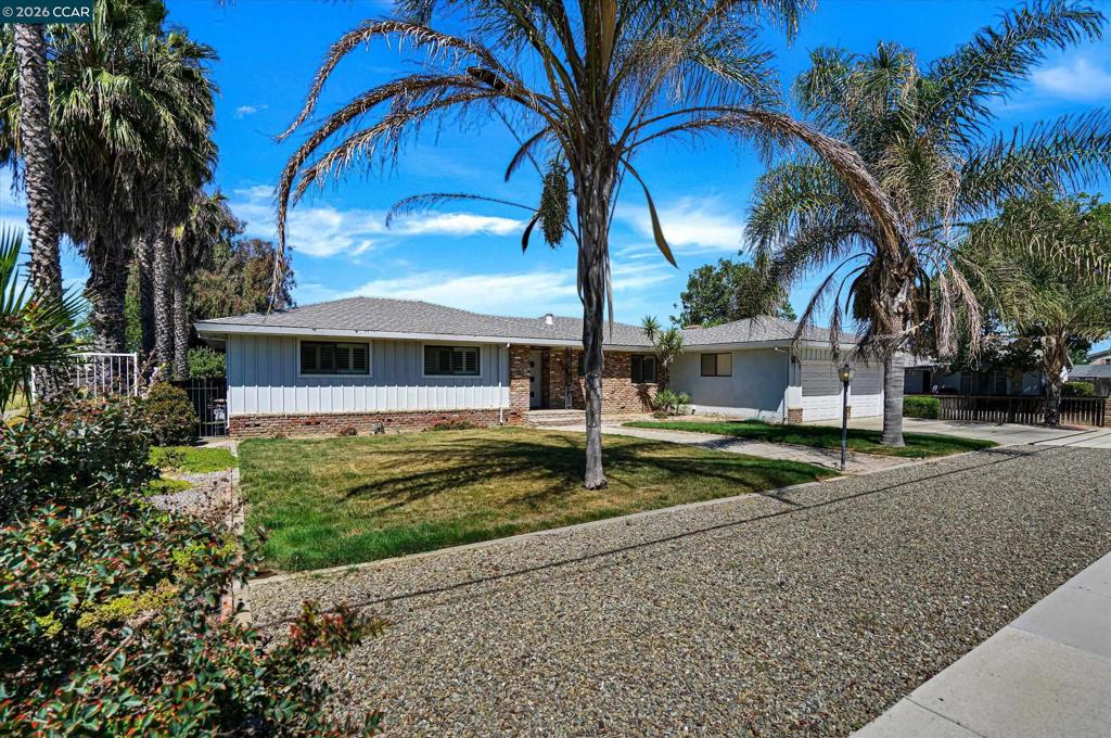 2585 S Macarthur Dr