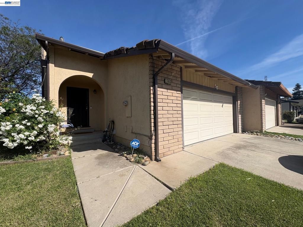Photo of 1246 Almondwood Drive Dr, Antioch, CA 94509 (MLS # 41131112)