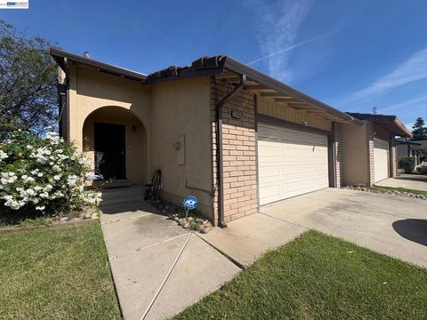 Photo of 1246 Almondwood Drive Dr, Antioch, CA 94509 (MLS # 41131112)
