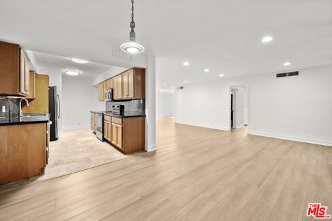 Photo of 262 N Crescent Drive #3A, Beverly Hills, CA 90210 (MLS # 25610033)