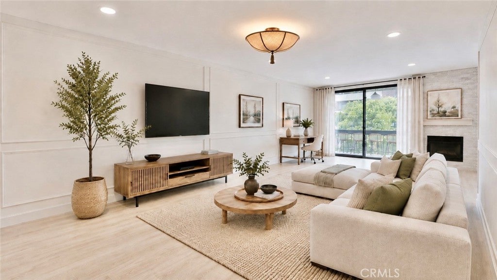Photo of 1735 N Fuller Avenue #445, Los Angeles, CA 90046 (MLS # SR26190341)