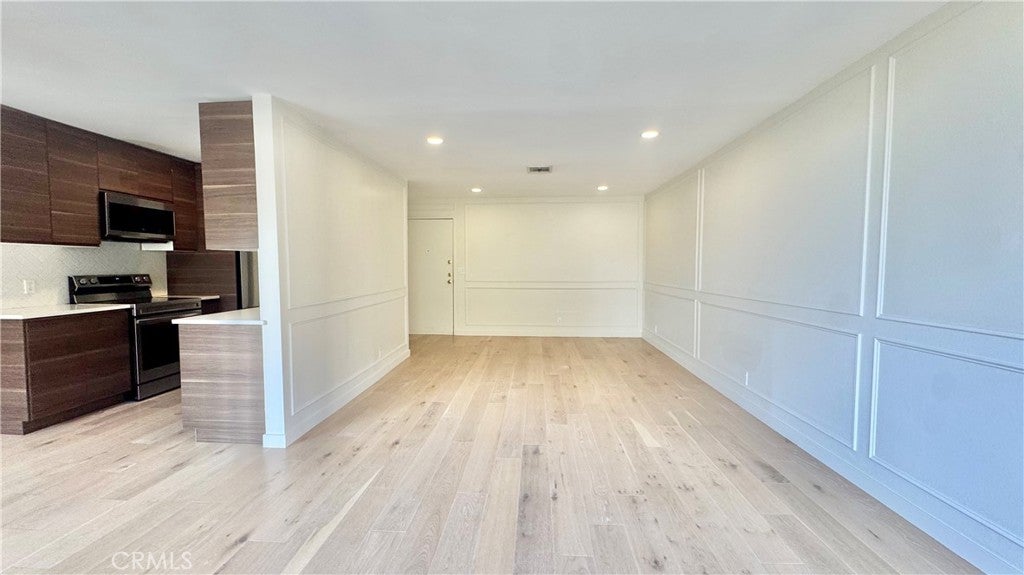Photo of 1735 N Fuller Avenue #445, Los Angeles, CA 90046 (MLS # SR26190341)