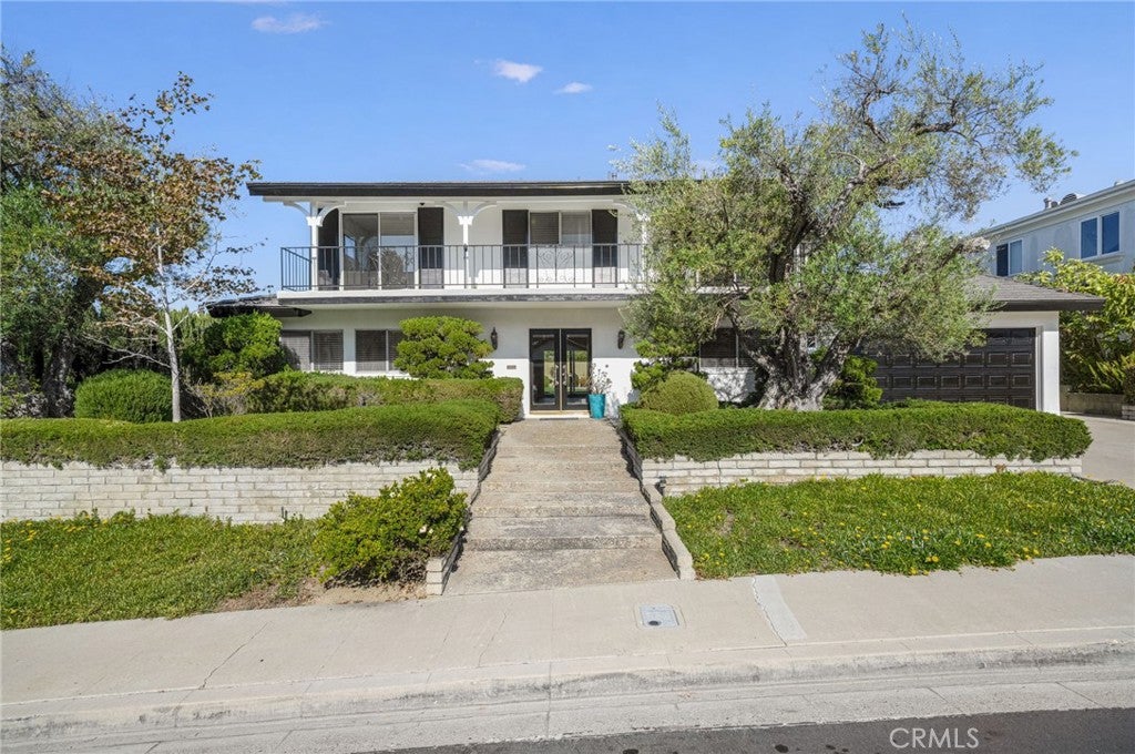 890 N Hillside Drive