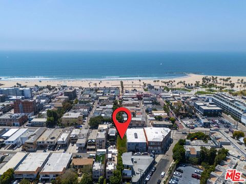 Photo of 1816 Pacific Avenue, Venice, CA 90291 (MLS # 25592373)
