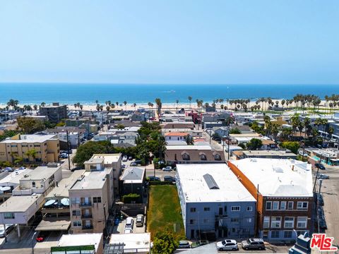 Photo of 1816 Pacific Avenue, Venice, CA 90291 (MLS # 25592373) Photo of 1816 Pacific Avenue, Venice, CA 90291 (MLS # 25592373)
