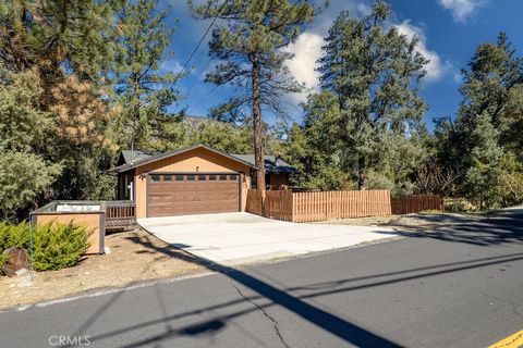 Photo of 2233 Bernina Dr, Pine Mountain Club, CA 93222 (MLS # SR25256775)