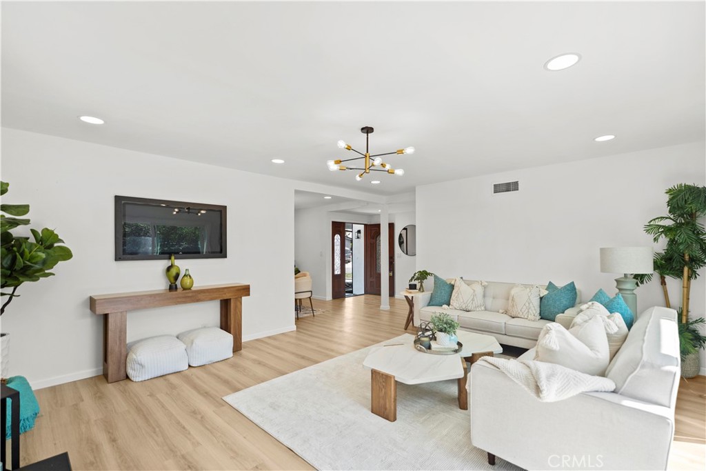 6598 Longfellow Dr