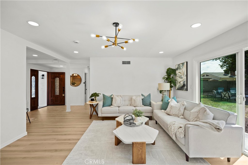 6598 Longfellow Dr