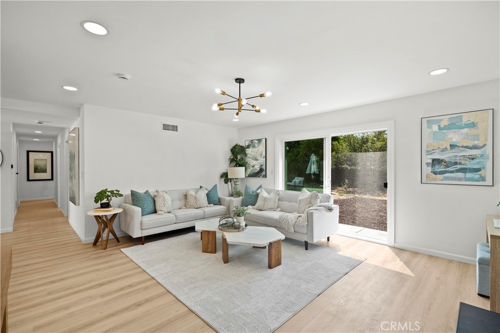 6598 Longfellow Dr