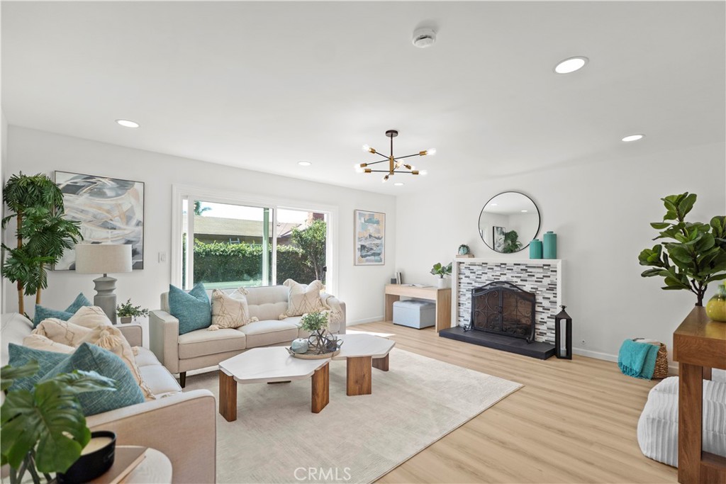 6598 Longfellow Dr