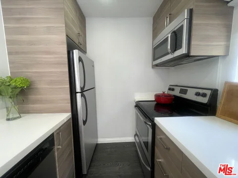 MLS: 26984581