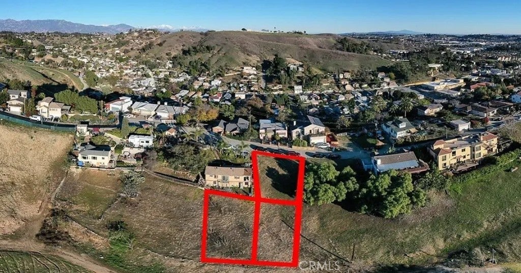 2701 N Thomas
